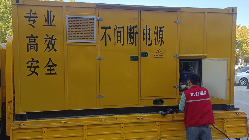 普兰店柴油发电机组和UPS电源配合使用时，如何避免切换过程中的电力中断？